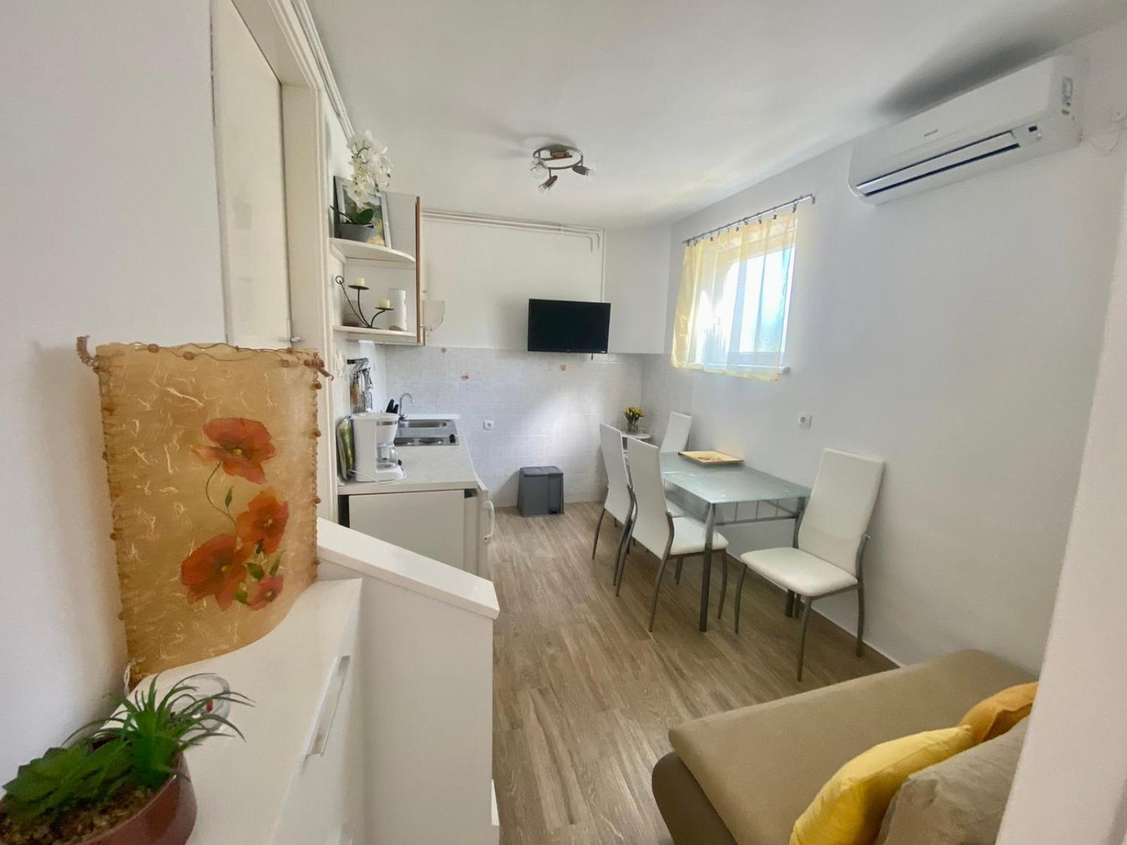Apartmani Franciska 라브 외부 사진