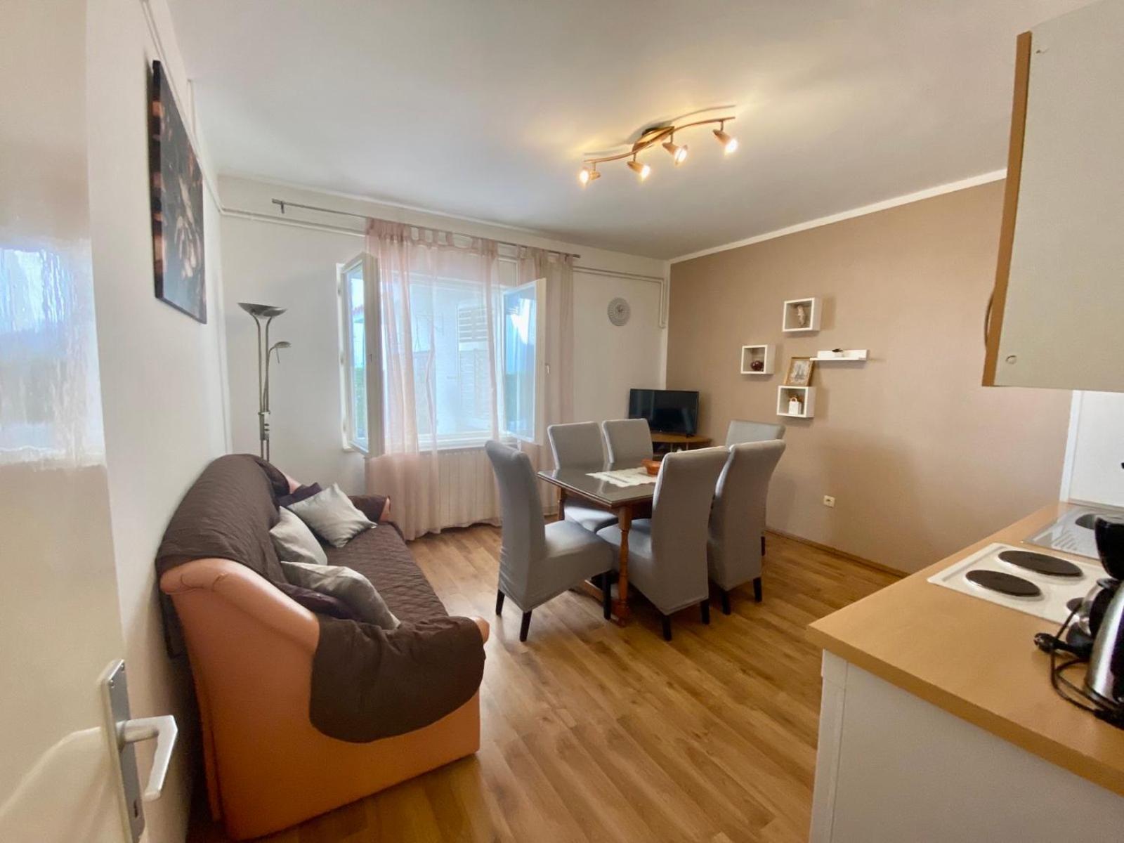 Apartmani Franciska 라브 외부 사진