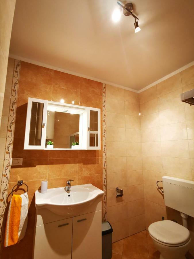 Apartmani Franciska 라브 외부 사진