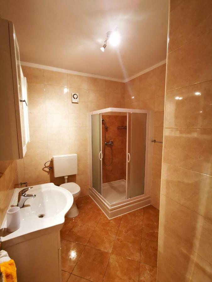 Apartmani Franciska 라브 외부 사진